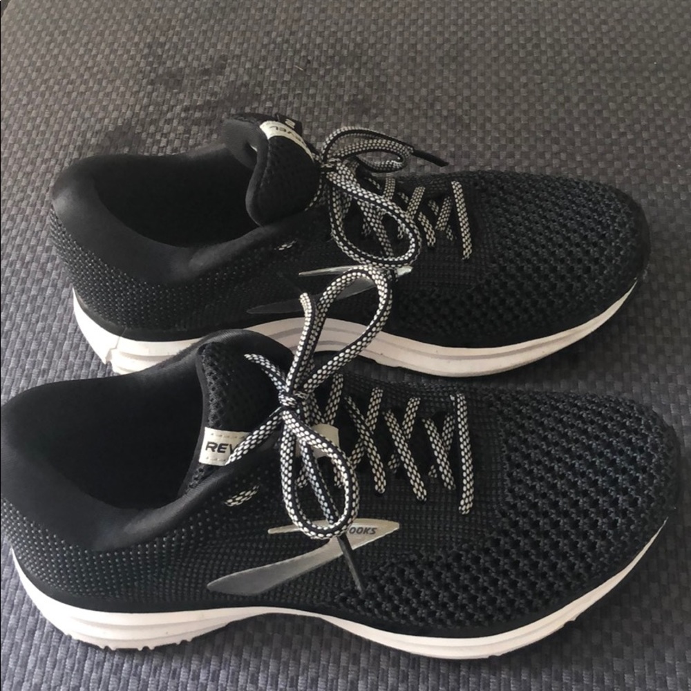 Worn once - Brooks Revel 2 size 6.5 Black/White